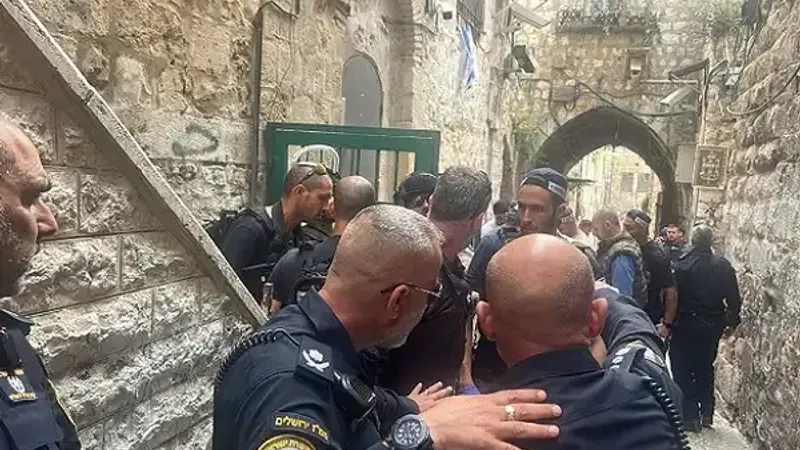 استشهاد المنفذ.. إصابة شرطي إسرائيلي في عملية طعن بالقدس المحتلة