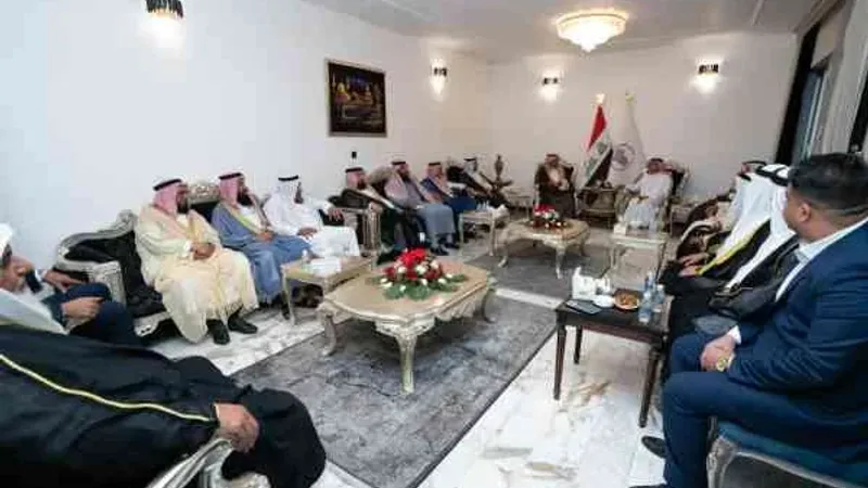 الشيخ جمال الضاري يستقبل عدداً من شيوخ ووجهاء وأئمة وخطباء، قضاء أبو غريب غربي بغداد.