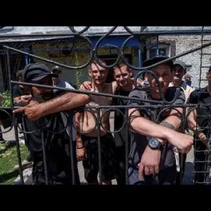 أوكرانيا تعرض على السجناء ثمنا باهظا لقاء الإفراج عنهم.. القتال ضد الجيش الروسي