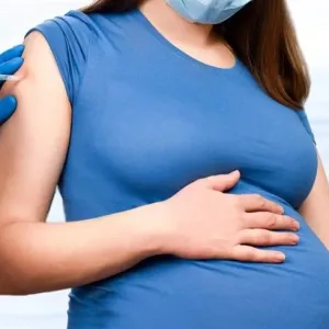 انخفاض مضاعفات الحمل بعد التلقيح ضد كورونا