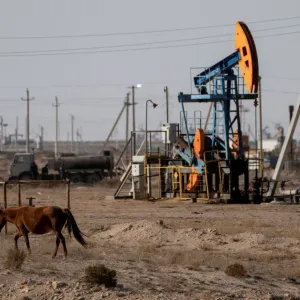 النفط يرتفع بفضل توقعات الطلب الأميركي على الوقود قبل اجتماع «أوبك بلس»