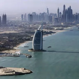 المركزي الإماراتي يتوقع نمو الاقتصاد 3.9 % العام الجاري