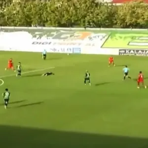 فيديو.. وفاة لاعب منتخب غانا على أرض الملعب