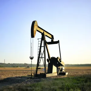 النفط يستقر على انخفاض بنسبة 1 %