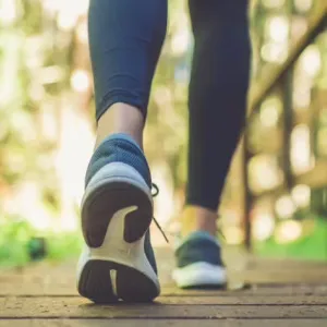 "امش 30 دقيقة".. "الصحة" توضح 8 فوائد للمشي يومياً لمدة قصيرة