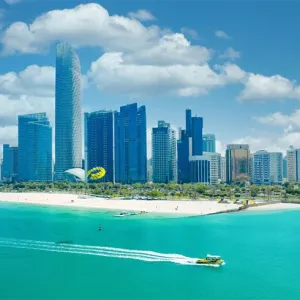 الإمارات الأولى إقليمياً في تنمية السياحة والسفر