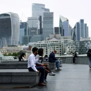 بريطانيا تتأهب للكشف عن «فجوة هائلة» في المالية العامة