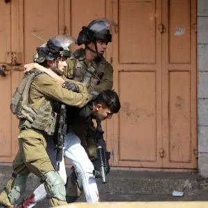 قوات الاحتلال تعتقل (15) فلسطينيا من الضفة وارتفاع عدد المعتقلين إلى (8680) معتقلا