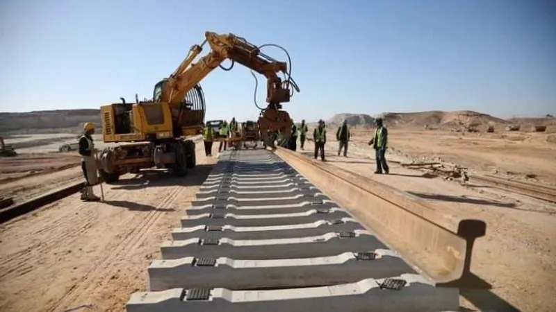 الجزائر تُسرِّعٌ وتيرة أشغال مشروع الخط السككي "غارا جبيلات - بشار "