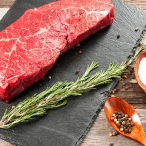 ما هي مخاطر الإفراط في تناول اللحوم الحمراء؟