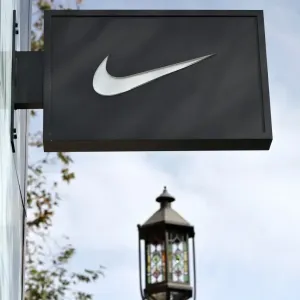 تراجع سهم Nike أكثر من 7% بعد توقعات بانخفاض مبيعاتها في النصف الأول