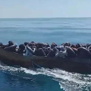 غرق وفقدان العشرات من المهاجرين قبالة سواحل تونس وجيبوتي