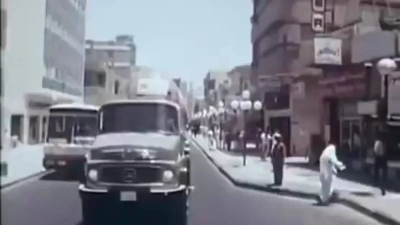 شاهد.. فيديو يوثق حياة المواطنين في المملكة قبل 43 عاما.. والكشف عن مكان وتاريخ التقاطه