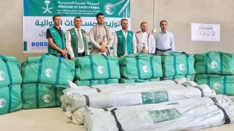 «سلمان للإغاثة» يوزع مساعدات لمتضرري السيول في محافظة مأرب و360 سلة غذائية بالسودان