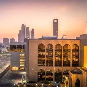 استثمارات بنوك الإمارات تتجاوز 180 مليار دولار في مارس