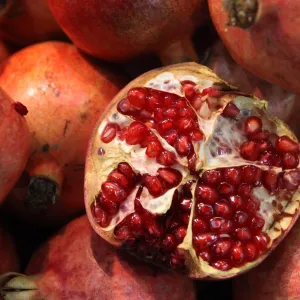 فوائد الرمان.. هل تساعد "الفاكهة المقدسة" حقًا بالوقاية من الأمراض؟