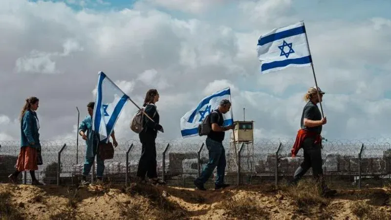 صراع بين نشطاء إسرائيليين بشأن قوافل المساعدات المتجهة إلى غزة