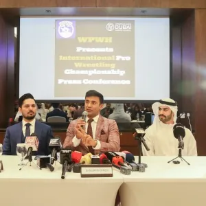 دبي تستضيف «دولية مصارعة المحترفين»