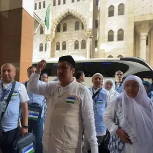 وصول الفوج الأول من حجاج أوزباكستان إلى مكة المكرمة