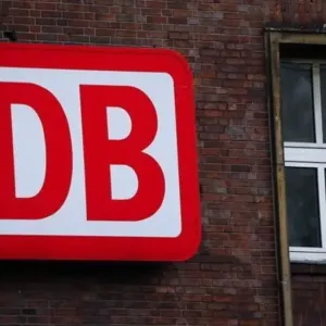 "دويتشه بان" الألمانية تلجأ لمحكمة العمل لوقف إضراب عمال القطارات