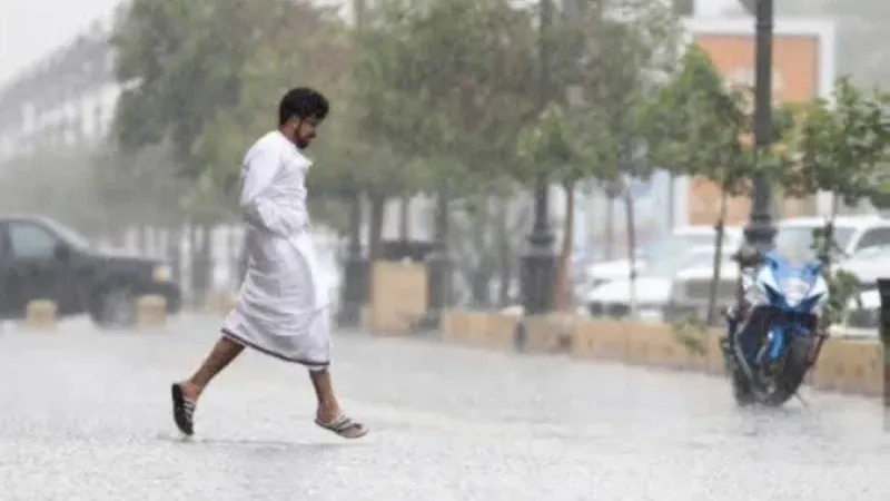 "الأرصاد" تكشف توقعات حالة الطقس اليوم.. أمطار رعدية غزيرة تؤدي لجريان سيول وزخات برد على هذه المناطق!