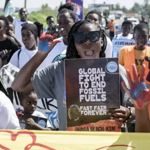 محتجون في كينيا يدعون لاتخاذ إجراءات بشأن تغير المناخ