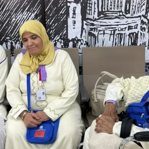 بعد الـ86 من العمر.. القرعة تبتسم للحاجة المغربية "السعدية".. ومبادرة "طريق مكة" تحتضنها