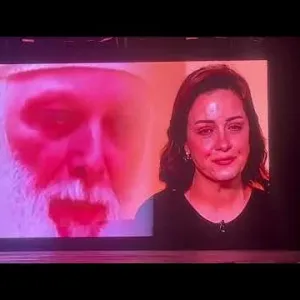 بكاء ريهام عبد الغفور أثناء تسلمها تكريم والدها الراحل أشرف عبد الغفور
