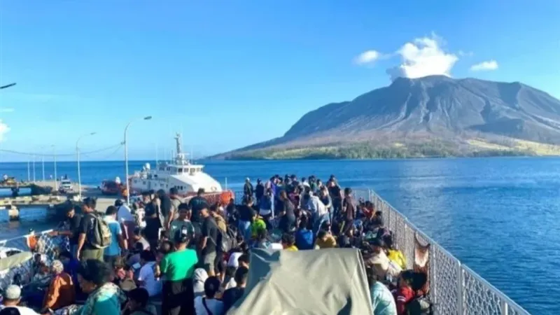 روانج الإندونيسية تصبح جزيرة أشباح عقب ثوران بركاني