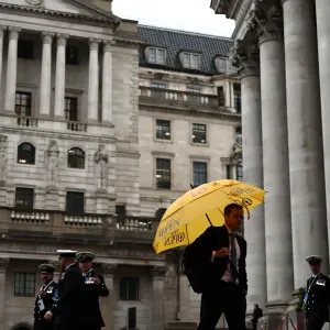 كبير الاقتصاديين ببنك إنجلترا: خفض الفائدة قد لا يزال بعيدا
