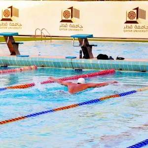 جامعة قطر تكرم المشاركين في «محو أمية السباحة»