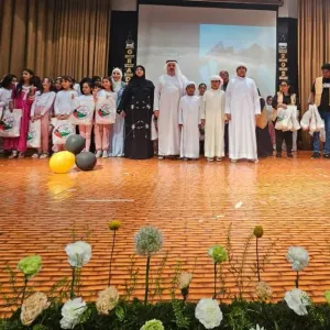 «عونك يا وطن» يوزع هدايا العيد على طلبة مدارس التسامح وأطفال مشفيي توام والعين