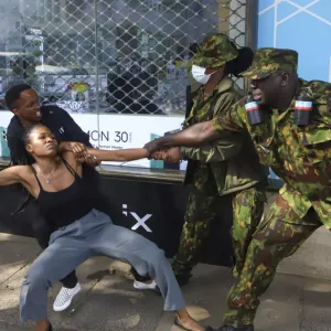 شاهد: ضرائب جديدة تشعل موجة غضب في كينيا واعتقال العشرات