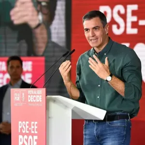 إسبانيا تنتظر القرار.. هل يستقيل سانشيز بعد حملات استهدفت زوجته؟