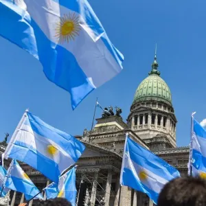 الأرجنتين تسجل أول فائض فصلي في الميزانية منذ أكثر من 15 عاماً