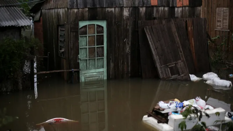 الأمطار الغزيرة تتسبب في مقتل 37 شخصاً على الأقل وفقد أكثر من 70 في البرازيل