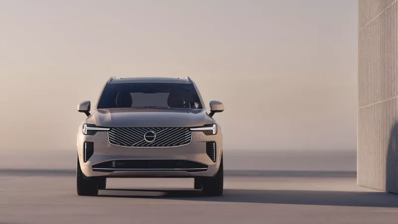 فولفو XC90 تصل بتحديثات موديل 2025 مع التركيز على التقنية