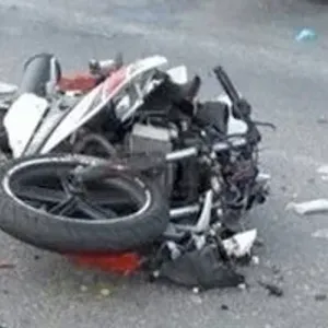 إصابة 3 أشخاص في حادث تصادم دراجة نارية وتروسيكل بالفيوم