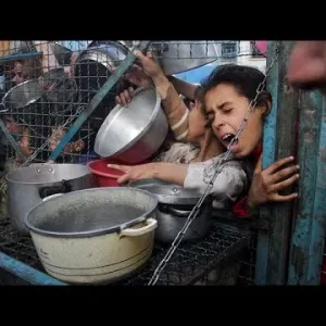في غزة المحاصرة والمدمّرة.. من لم يمت بالقصف مات جوعا أو يكاد وعليه الاختيار فإما غداء وإما عشاء