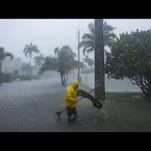 الفيضانات تضرب أمريكا.. إعلان حالة الطوارئ في فلوريدا والمياه تُغرق البيوت والمركبات