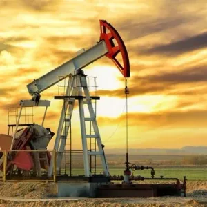 أسعار النفط تواصل خسائرها نتيجة زيادة المخزونات الأمريكية