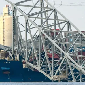 آخر تطورات حادث انهيار جسر بالتيمور.. استعدادات لإزالة الحطام من الميناء