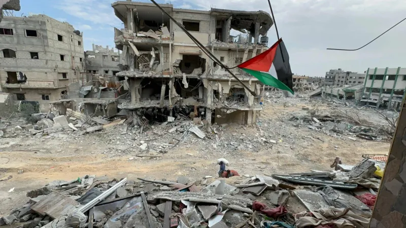 وقف إطلاق النار بغزة ليس كافياً... من يرفع ملايين أطنان ركام مبانيها؟ (صور)