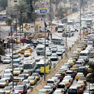 خسف أرضي يبتلع شاحنة في بغداد (صور)