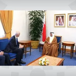 محمد بن مبارك آل خليفة يستقبل الرئيس التنفيذي للكلية الملكية للجراحين بدبلن ورئيس جامعة البحرين الطبية