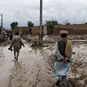 مقتل المئات وتدمير أكثر من ألف منزل إثر فيضانات مفاجئة في أفغانستان https://arabic.euronews.com/green/2024/05/11/flash-floods-kill-more-than-300-peopl...