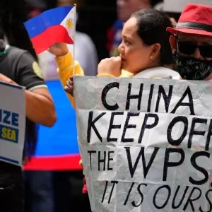 فيديو. المئات يحتشدون في شوارع العاصمة مانيلا احتجاجا على "عدوان بكين" المتزايد في بحر الصين الجنوبي