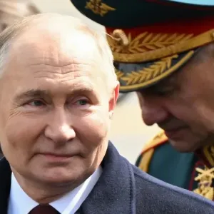 سيرجي شويجو.. لماذا أطاح بوتين بوزير الدفاع وحليفه القديم في يوم عطلة؟