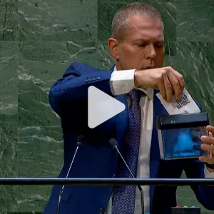 شاهد لحظة تمزيق سفير إسرائيل ميثاق الأمم المتحدة خلال كلمة غاضبة https://cnn.it/3UF9jGW