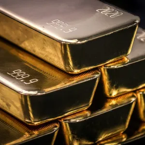 الذهب يهبط بنحو 3% إلى أدنى مستوياته في أسبوع مع انحسار المخاوف في الشرق الأوسط